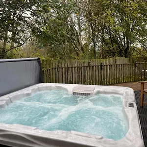 Blaydonburn - Sleeps 4 5 - Parking - Hottub - Yard Apartment