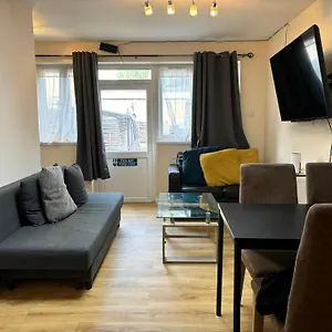 https://london-deluxe-6-bedroom-house-dagenham.cambridgehotelsuk.com